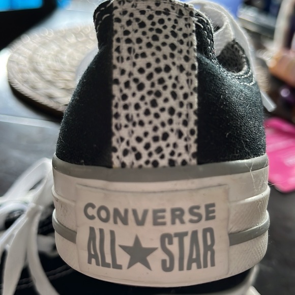 Converse Chuck Taylor Low Top Sneakers - Picture 4 of 6